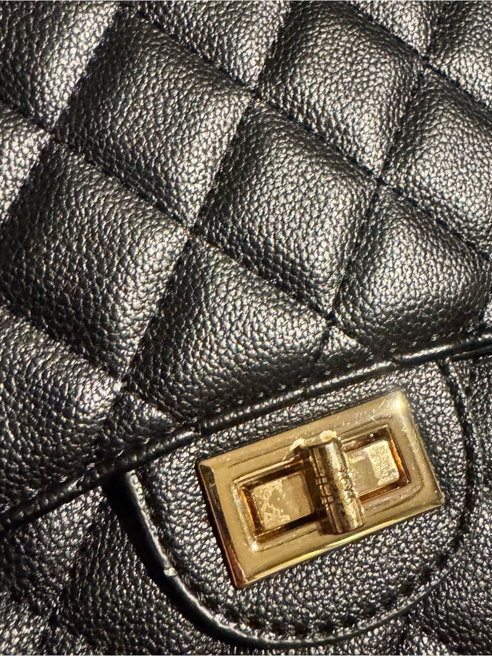 Ello Classy black Whitley Quilted Chain Shoulder Bag w/ Turn‑Lock Closure - Picture 7 of 9